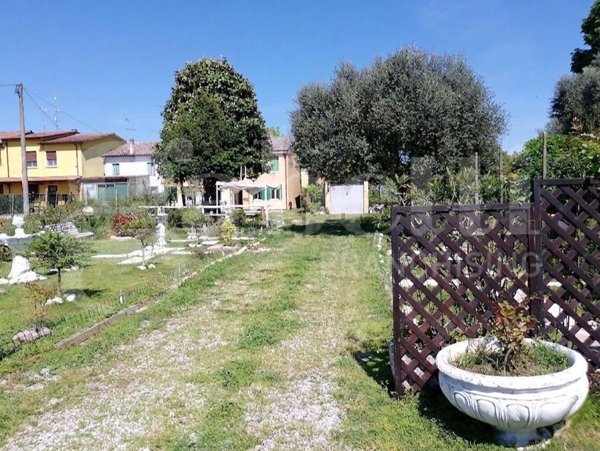 casa indipendente in vendita a Costa di Rovigo