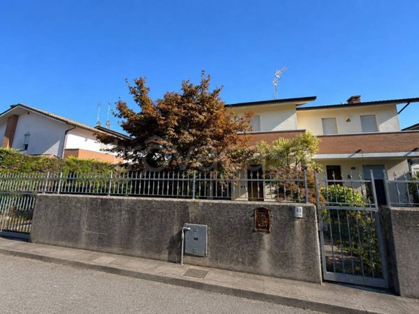 casa indipendente in vendita a Costa di Rovigo