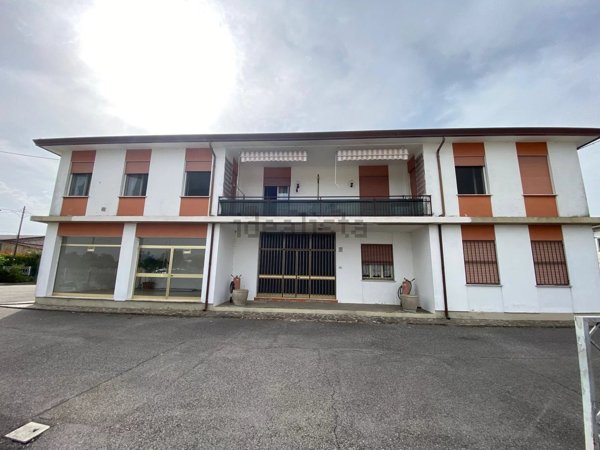 casa indipendente in vendita a Crespino