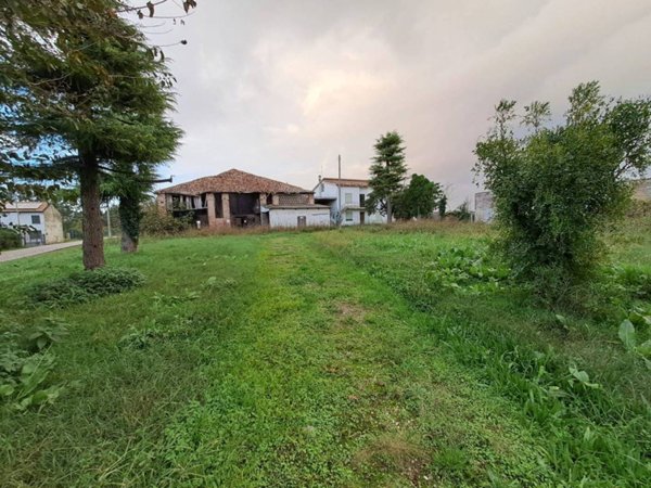 casa indipendente in vendita a Crespino