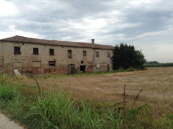 locale di sgombero in vendita a Crespino