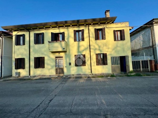 casa indipendente in vendita a Crespino