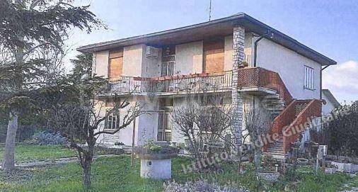 casa indipendente in vendita a Crespino