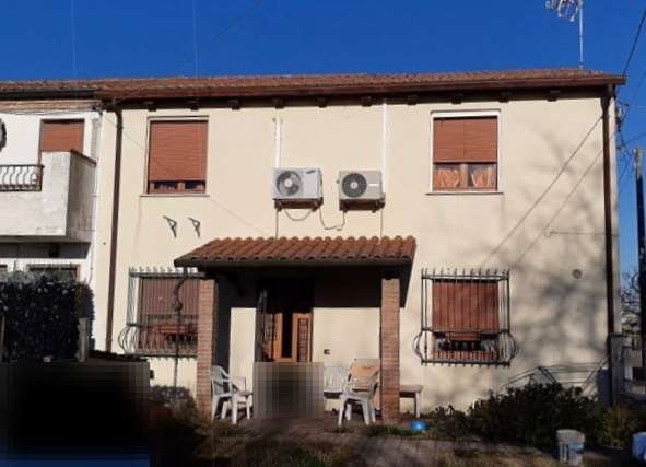 casa indipendente in vendita a Crespino in zona Aguiaro