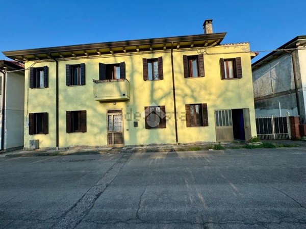 casa indipendente in vendita a Crespino