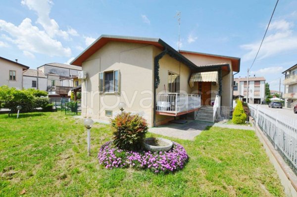 casa indipendente in vendita a Crespino