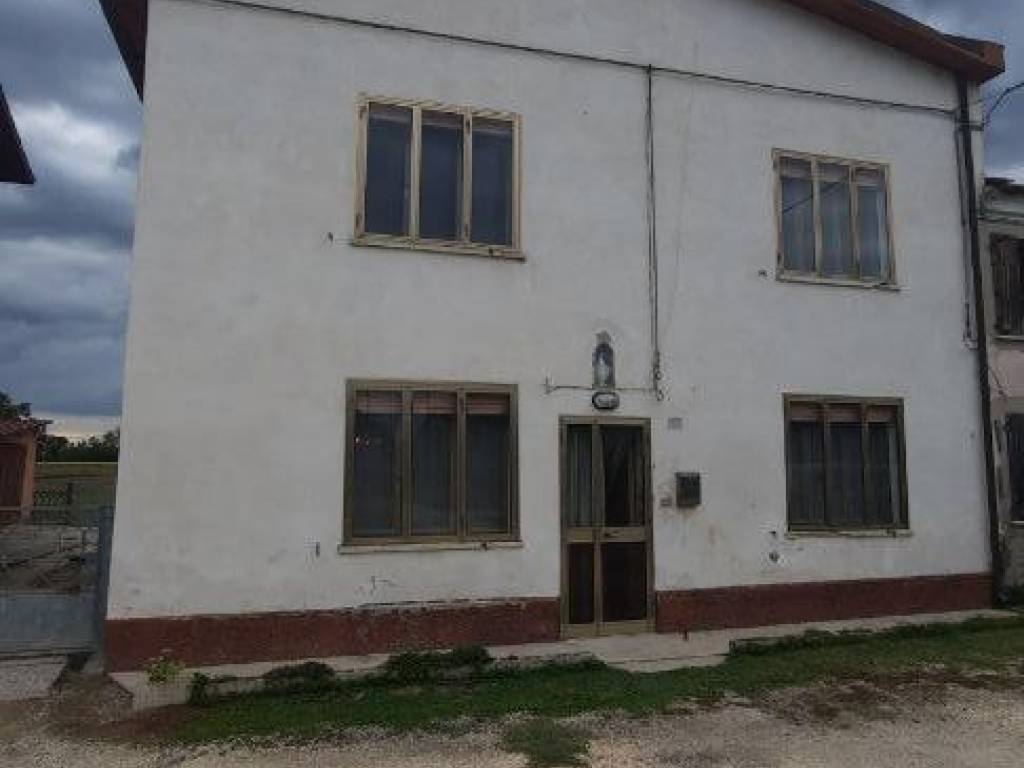 casa indipendente in vendita a Crespino in zona Arginello