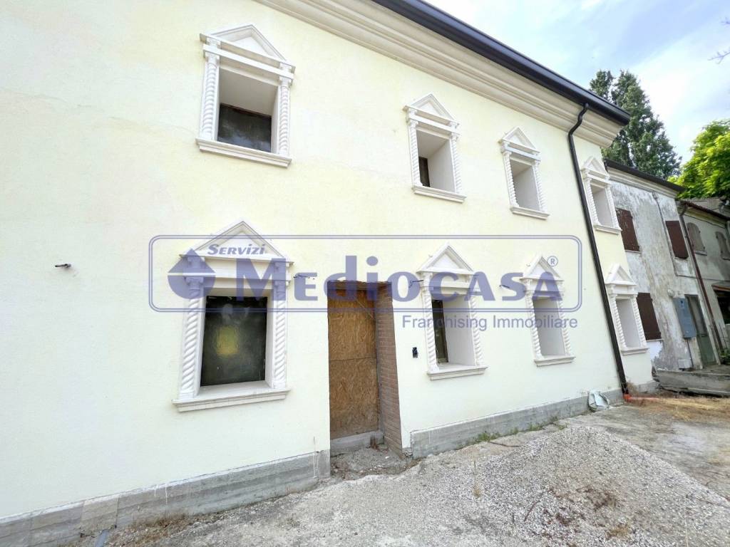 casa indipendente in vendita a Crespino