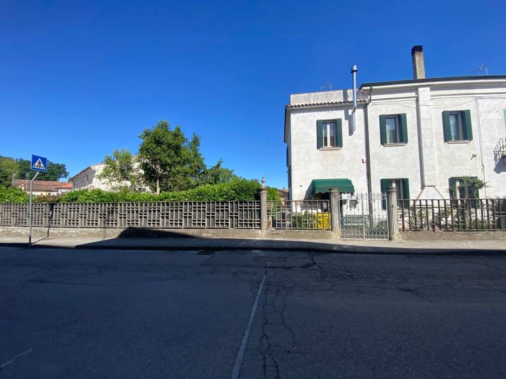casa indipendente in vendita a Crespino in zona Passetto