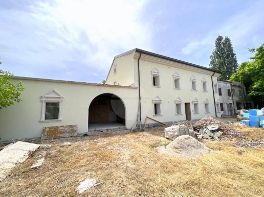 casa indipendente in vendita a Crespino in zona Passetto