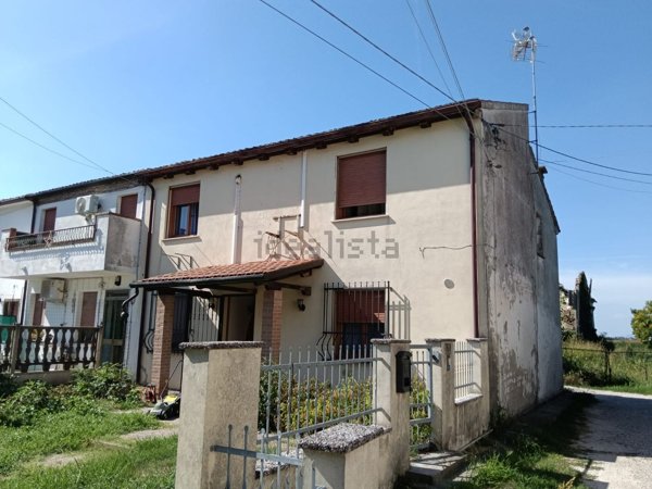 casa indipendente in vendita a Crespino in zona Passetto