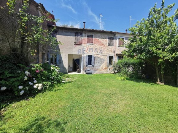 casa indipendente in vendita a Ficarolo