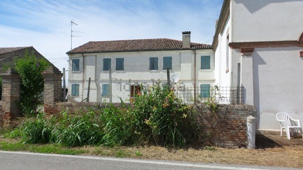 casale in vendita a Ficarolo