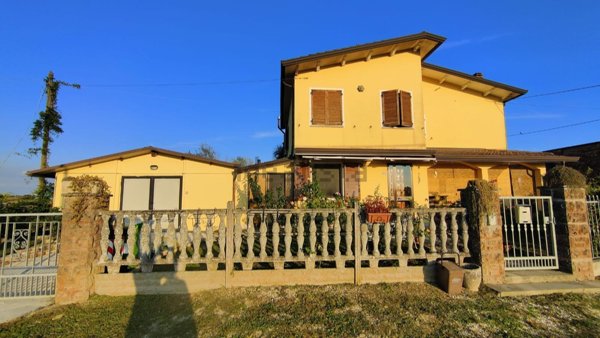 casa indipendente in vendita a Ficarolo