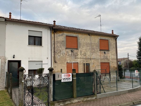 casa indipendente in vendita a Ficarolo