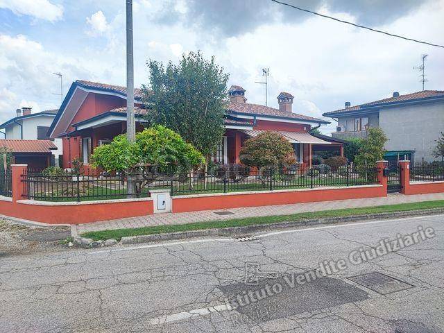 casa indipendente in vendita a Ficarolo