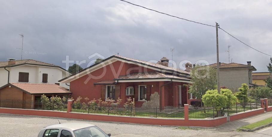 casa indipendente in vendita a Ficarolo