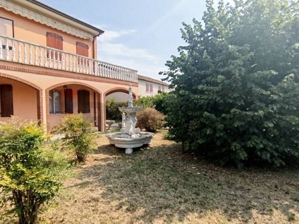 casa indipendente in vendita a Ficarolo