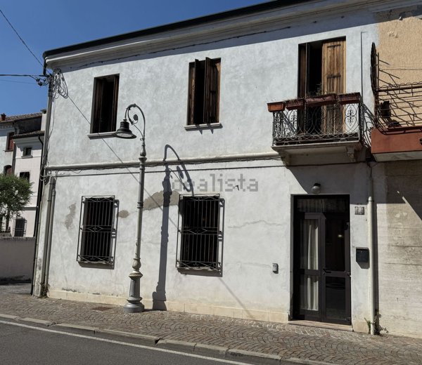 casa indipendente in vendita a Ficarolo