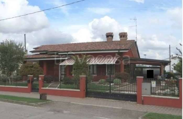 casa indipendente in vendita a Ficarolo