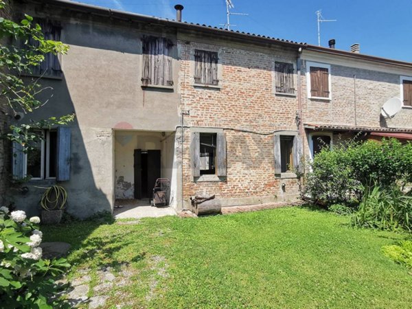 casa indipendente in vendita a Ficarolo