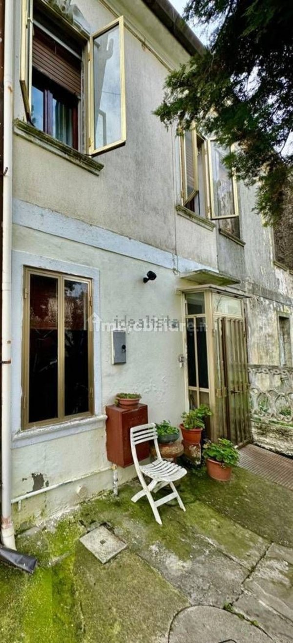 casa semindipendente in vendita a Fiesso Umbertiano in zona Piacentina