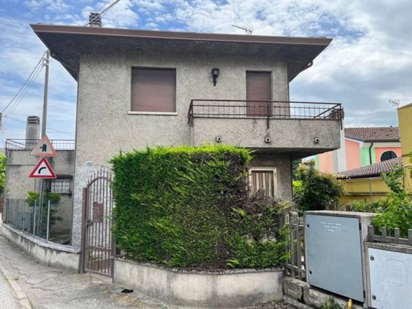 casa indipendente in vendita a Fiesso Umbertiano in zona Capitello