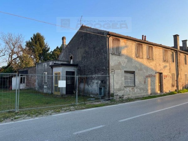 pentavano in vendita a Fiesso Umbertiano in zona Ospitaletto