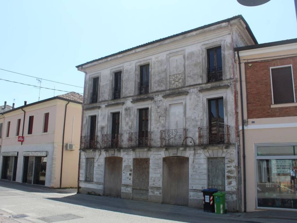 intera palazzina in vendita a Fiesso Umbertiano in zona Ospitaletto