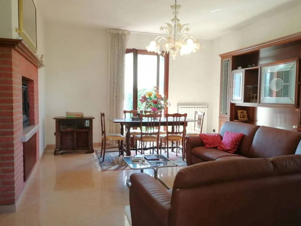 casa indipendente in vendita a Fratta Polesine