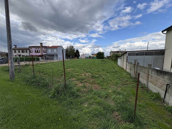 casa indipendente in vendita a Fratta Polesine in zona Ramedello