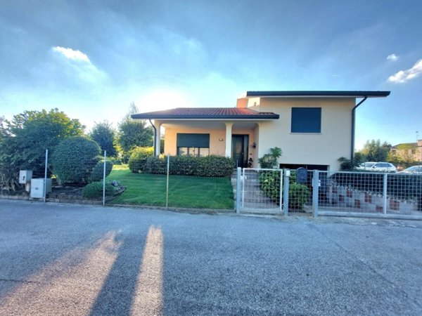 casa indipendente in vendita a Fratta Polesine
