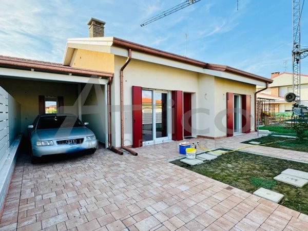 casa indipendente in vendita a Fratta Polesine