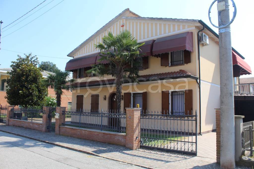 casa indipendente in vendita a Gaiba