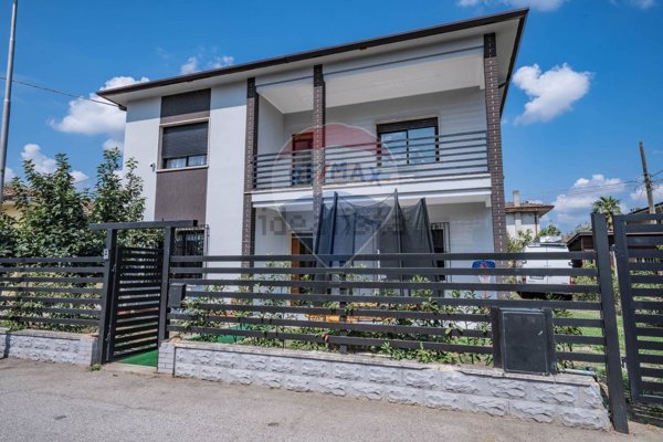 casa indipendente in vendita a Gaiba