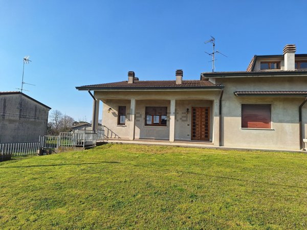 casa indipendente in vendita a Gaiba