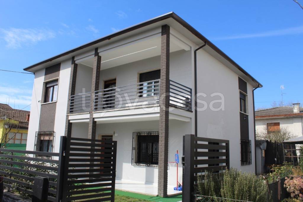 casa indipendente in vendita a Gaiba