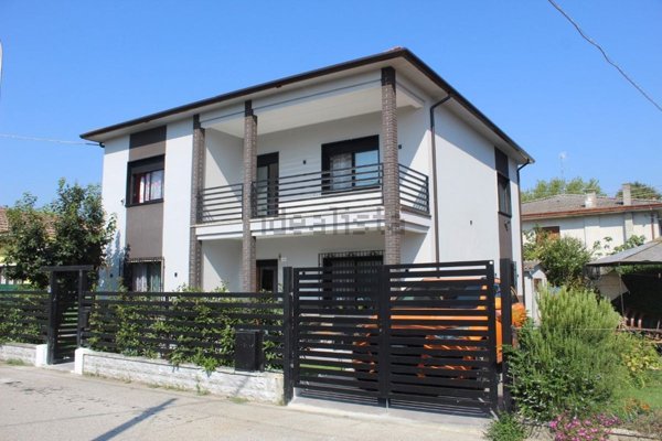 casa indipendente in vendita a Gaiba