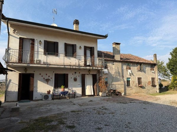 casa indipendente in vendita a Gaiba