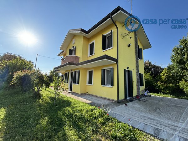 casa indipendente in vendita a Gavello