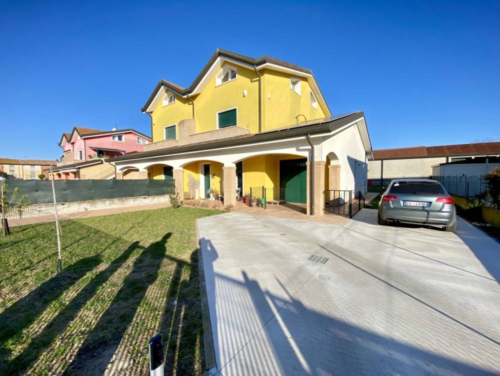 casa indipendente in vendita a Gavello