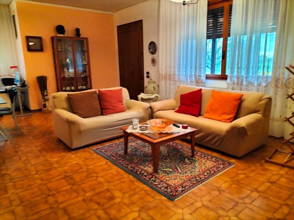 casa indipendente in vendita a Gavello