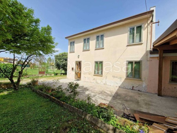 casa indipendente in vendita a Gavello