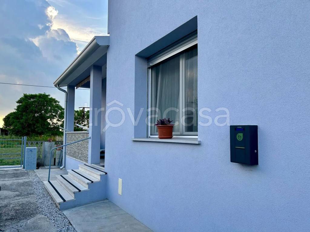 casa indipendente in vendita a Gavello