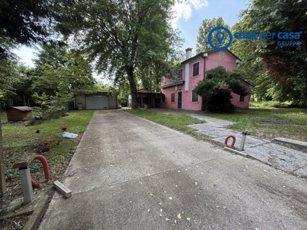 casa indipendente in vendita a Gavello in zona Magnolina