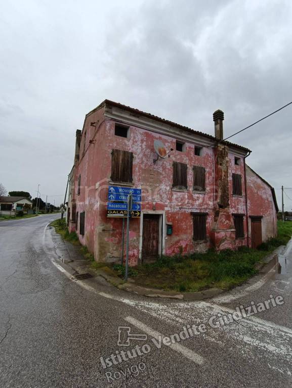 casa semindipendente in vendita a Gavello
