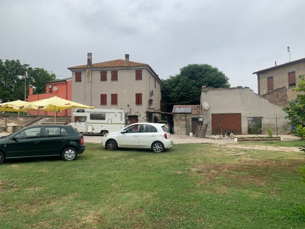 casa indipendente in vendita a Gavello in zona Magnolina