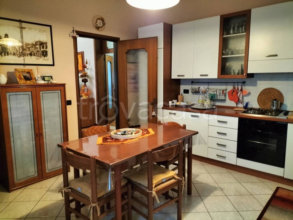 casa indipendente in vendita a Gavello