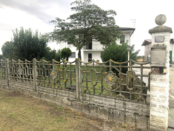 casa indipendente in vendita a Gavello