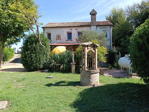 casa indipendente in vendita a Gavello